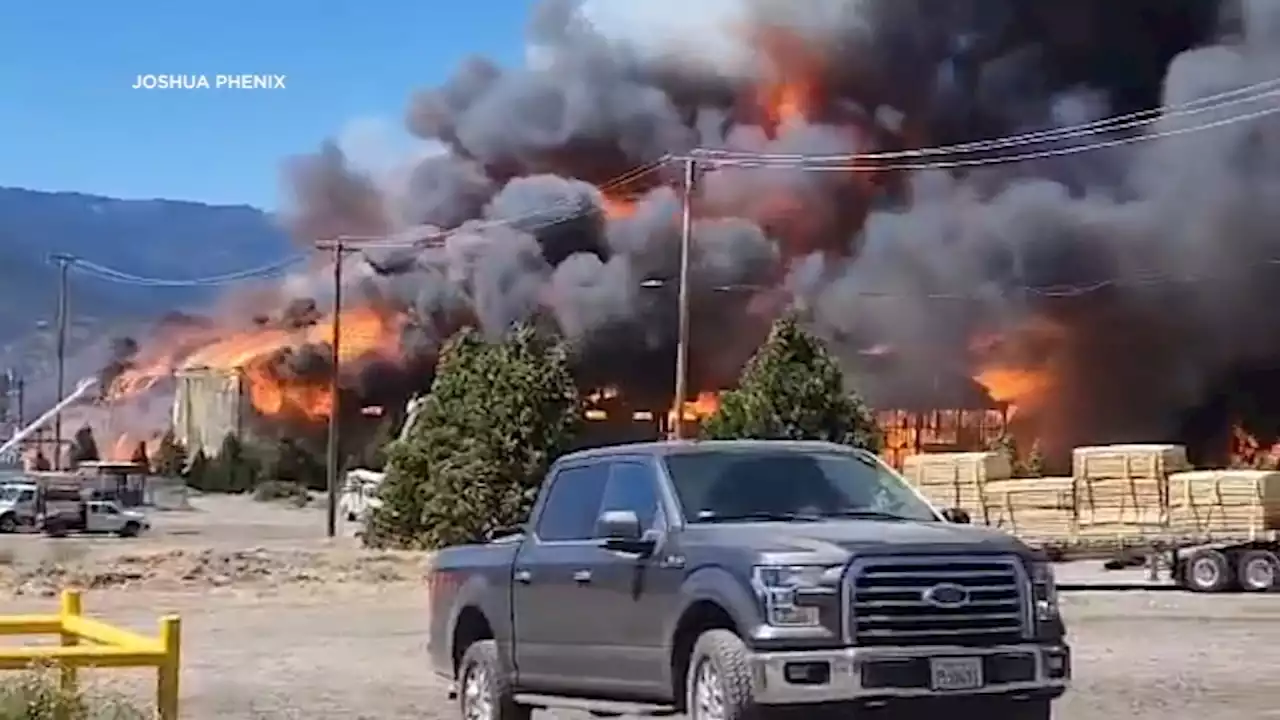 Thousands forced to flee 3 NorCal towns as fast-moving fire burns through homes