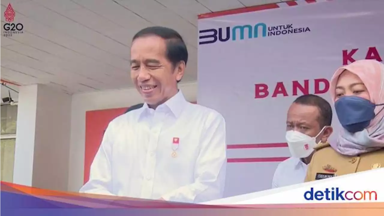 Jokowi Nonstop Bagi-bagi BLT BBM, Kali Ini di Lampung