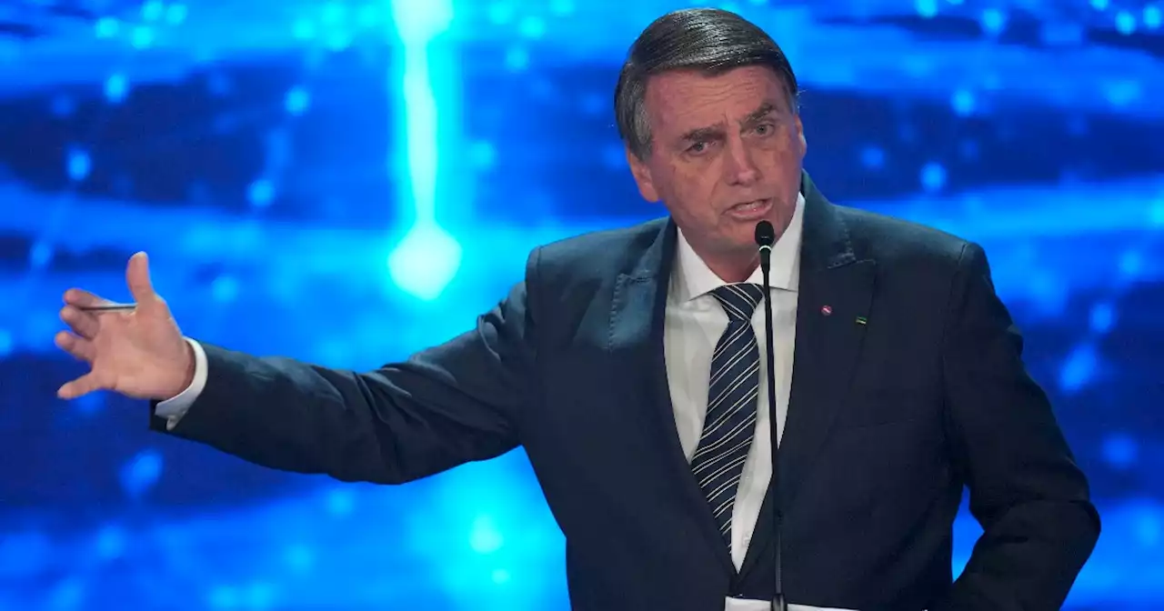 Brasile, la battuta sessista di Bolsonaro sul calo dei femminicidi: 'Bene, ma per le donne le buone notizie sono solo baci e regali' - Il Fatto Quotidiano