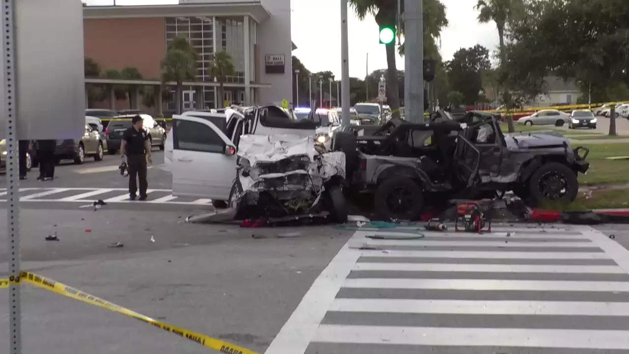 Juvenile killed in 2-vehicle crash in Galveston, officials say