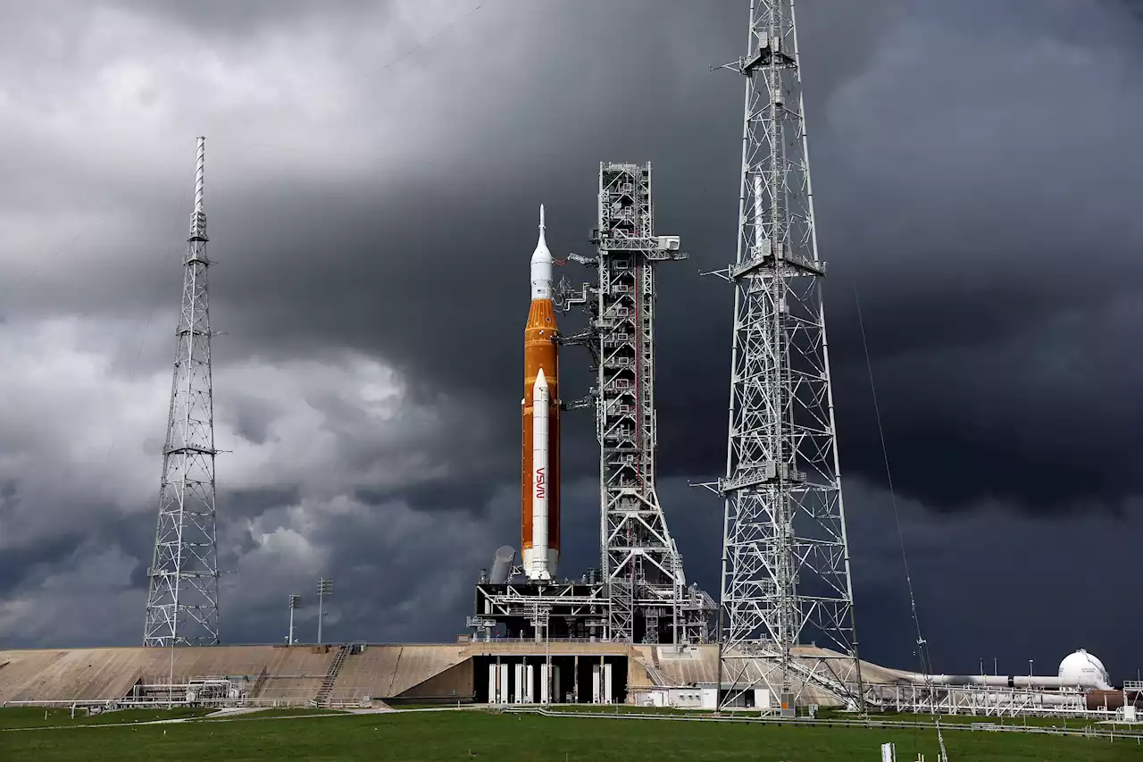 NASA Aims For Saturday Launch Of New Moon Rocket