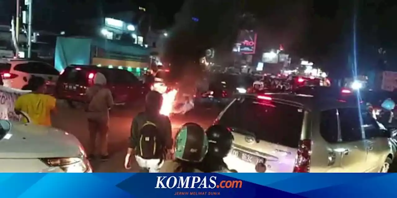 Harga BBM Naik, Mahasiswa Makassar Demo dan Blokade Jalan Hingga Malam