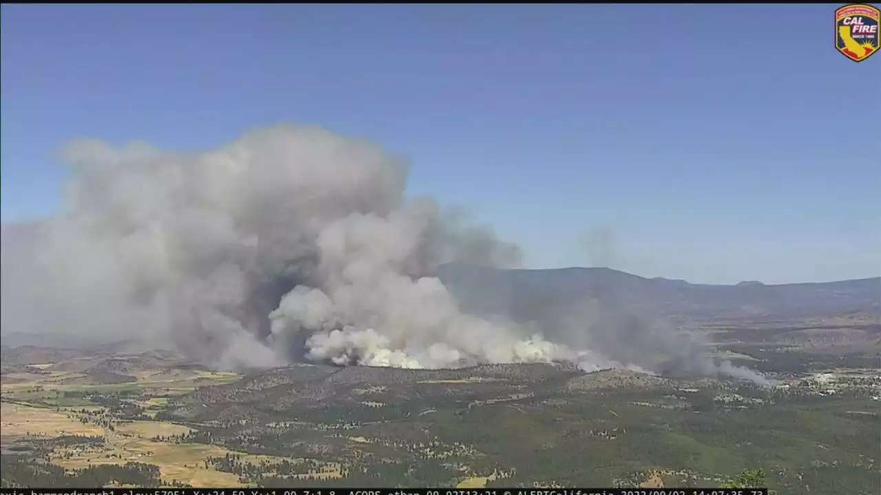 Firefighters battle fast moving blaze in Siskiyou County