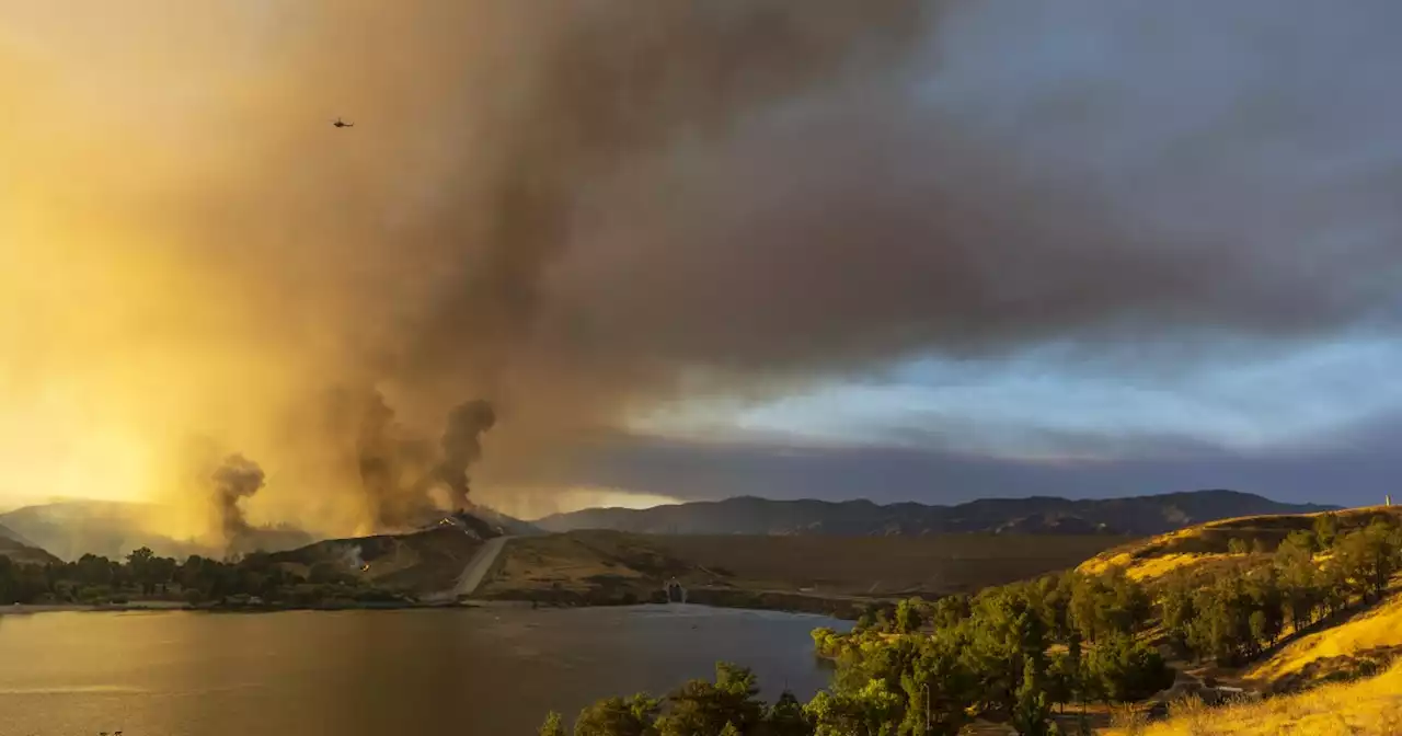 Firefighters gain upper hand over Route fire in Castaic