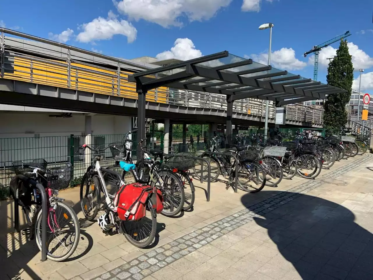 Das ist einer von Hamburgs größten Fahrrad-Parkplätzen