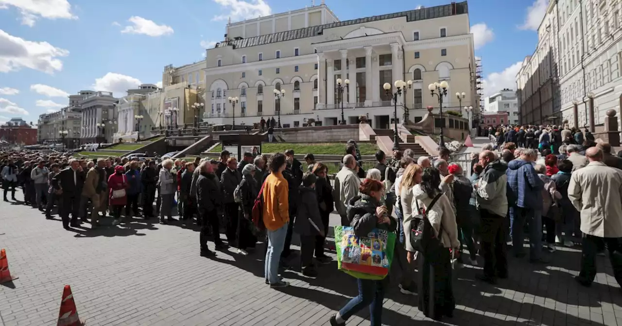 Thousands of Russians — but not Putin — line up to say goodbye to Gorbachev