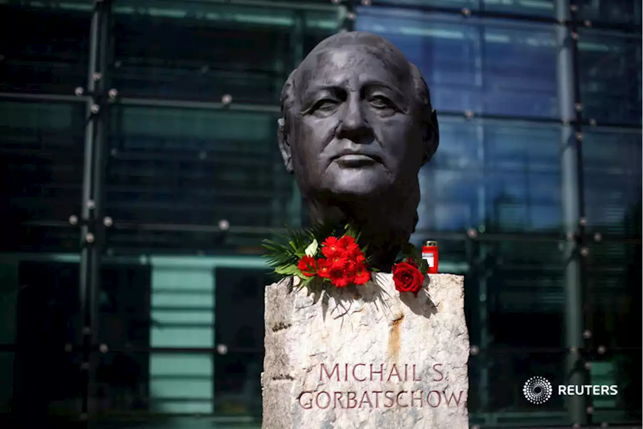 Russia to bury Gorbachev, darling of the West, with a shrug