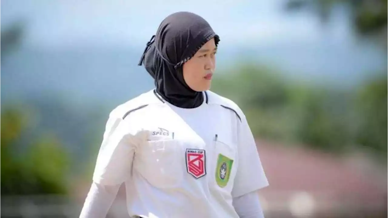 Sosok Wasit Wanita Berhijab Jadi Sorotan di Bobby Nasution Cup