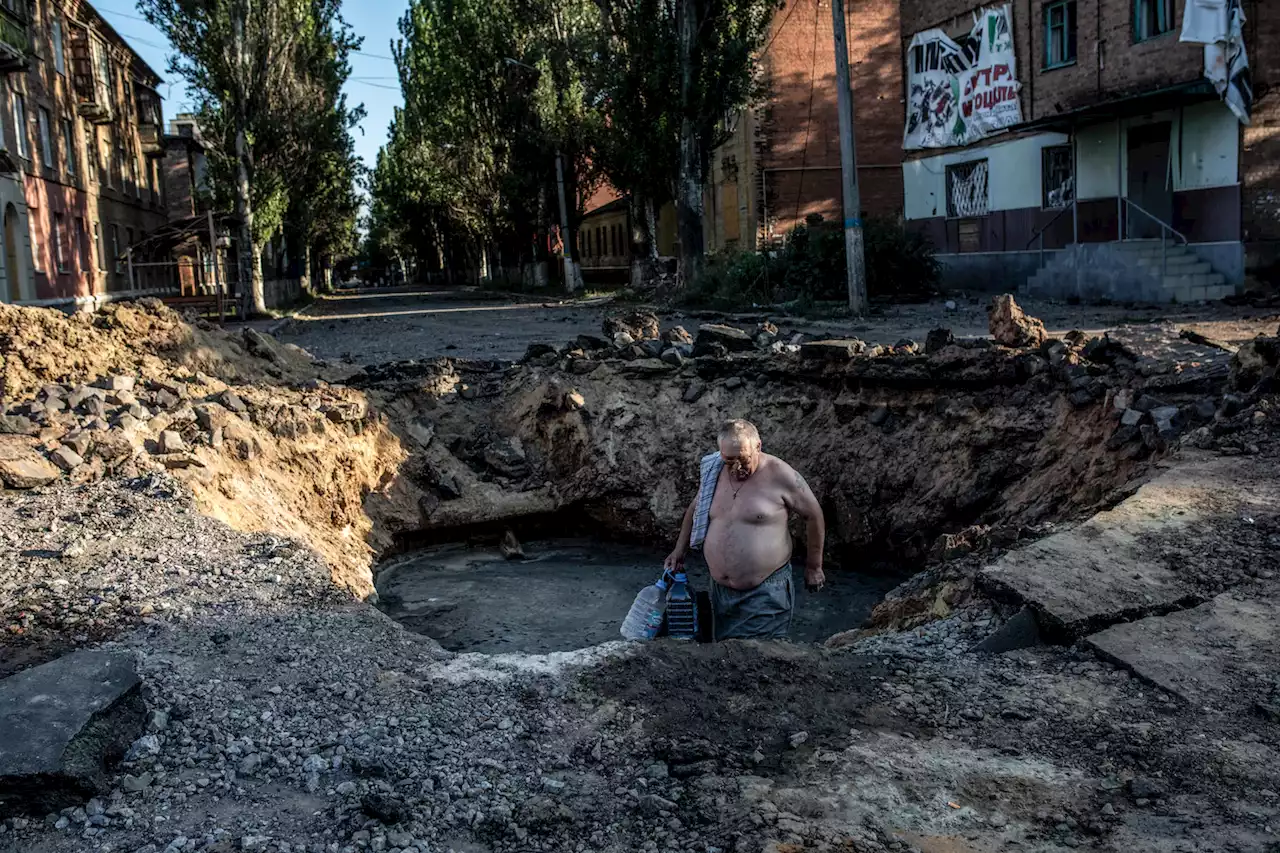 At edge of Russian onslaught, city of Bakhmut clings to freedom