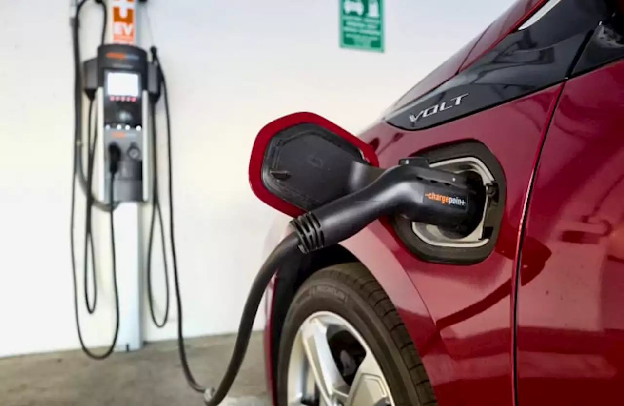 17 states weigh adopting California's electric car mandate