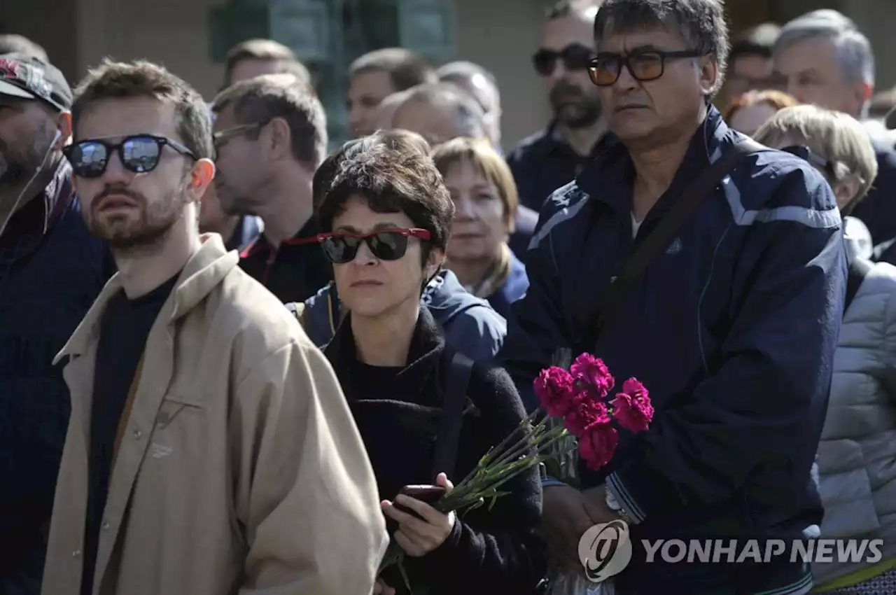 고르바초프 마지막 가는 길에 수천명 추모…푸틴은 불참(종합) | 연합뉴스