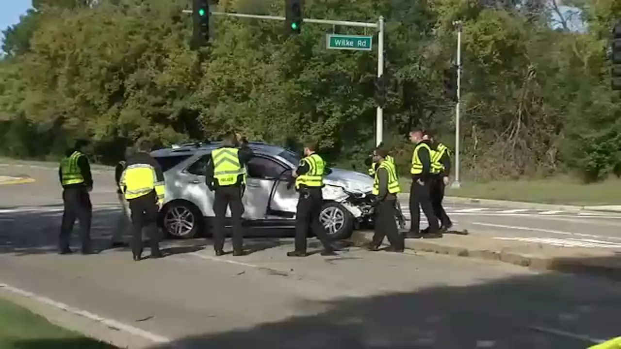 Woman ID'd as bicyclist fatally injured in Arlington Heights crash on Lake Cook Road