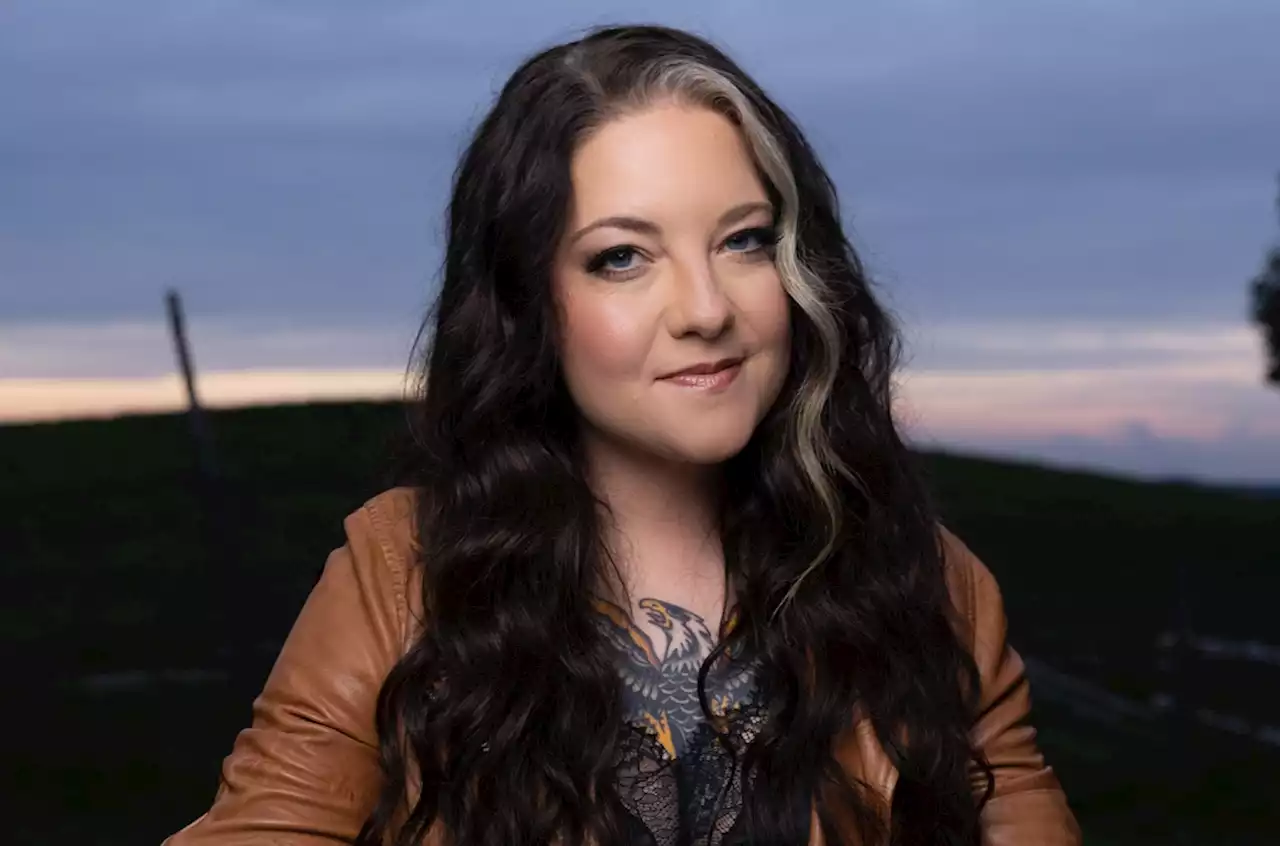 Ashley McBryde on Crafting ‘Lindeville’ With Brandy Clark, John Osborne & More: ‘It Was Like a Puzzle, Only the Pieces Were Invisible’