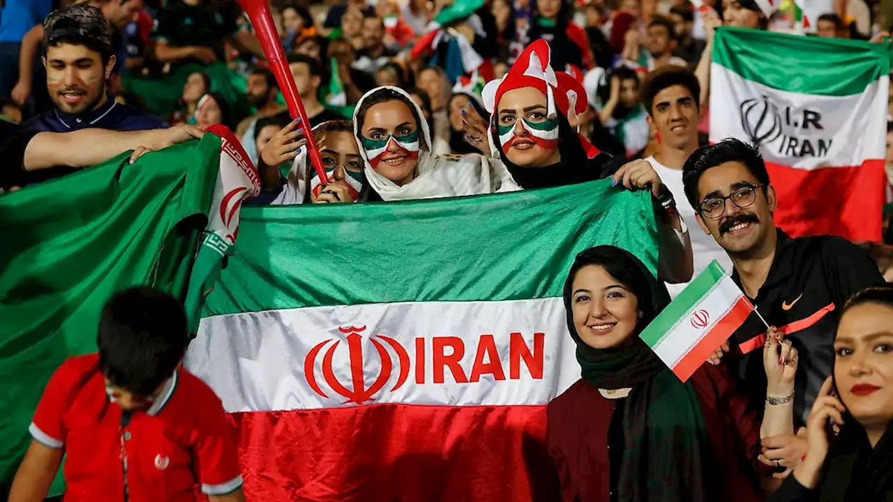 Frauen fordern WM-Ausschluss von Iran – Nationalspieler solidarisieren sich mit dem Volk