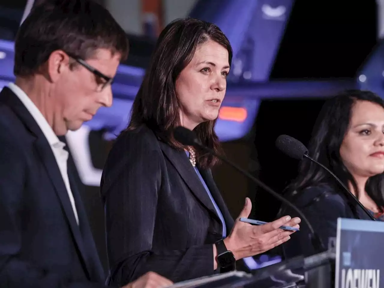 Danielle Smith fires campaign's phone operators after 'racist' remarks