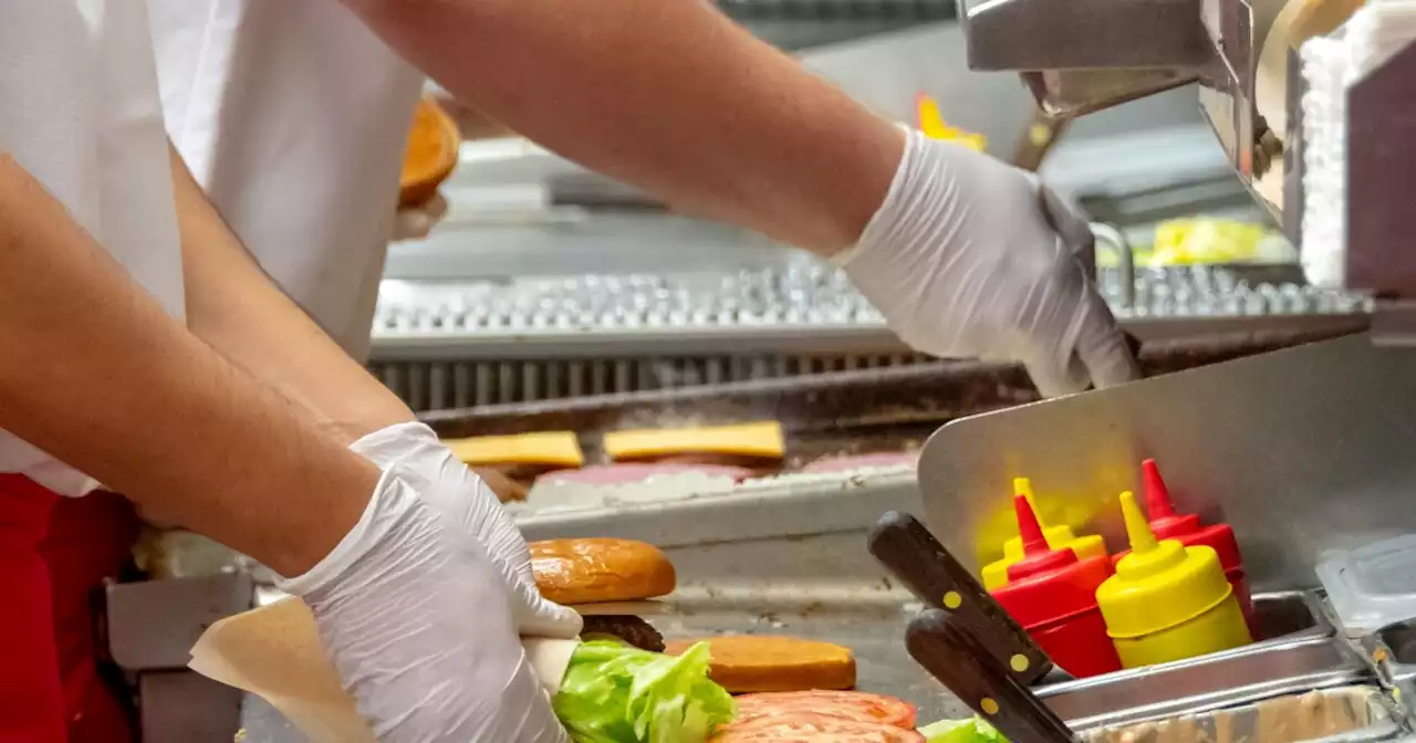 Company creates fast food cook robot that's cheaper than a human employee