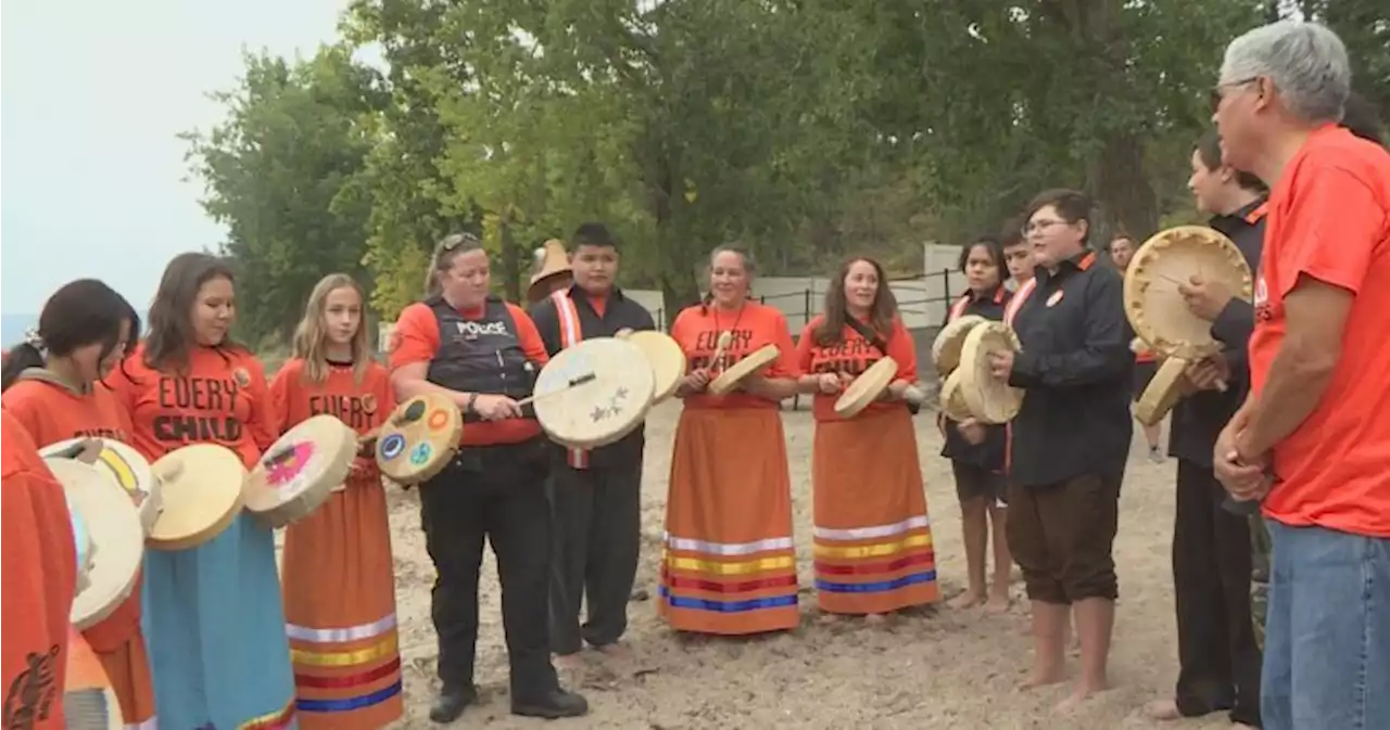 West Kelowna RCMP journey across Okanagan Lake for truth and reconciliation - Okanagan | Globalnews.ca