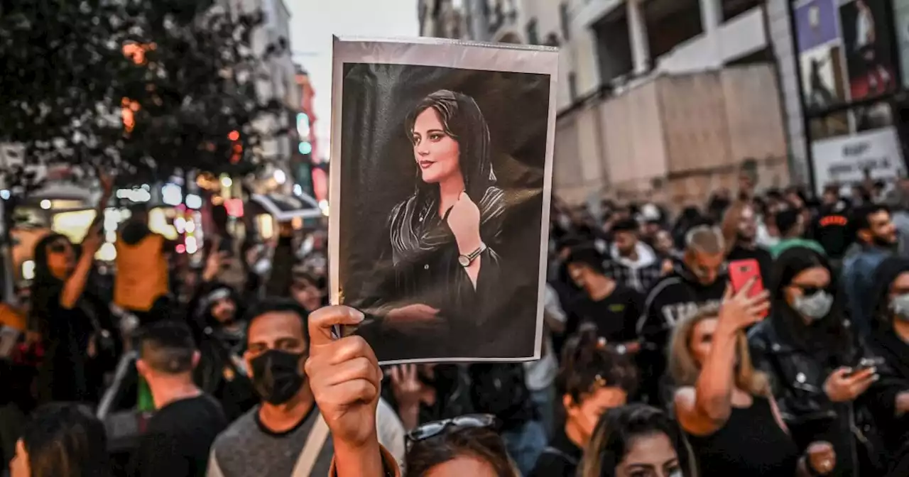 Protesters Gather In West Hollywood To Remember Life of 22-Year Old Iranian Woman Who Died In Detention