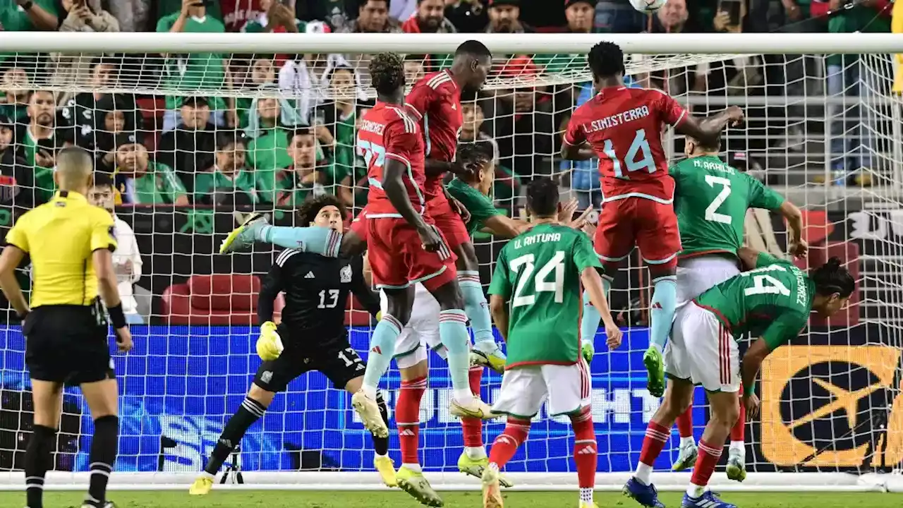 Error garrafal del árbitro en el partido entre Colombia vs. México le da la vuelta al mundo