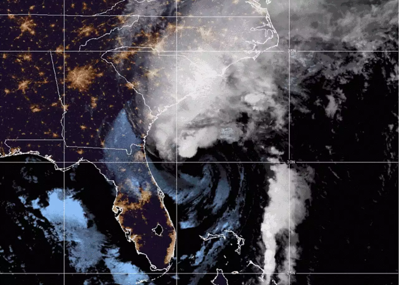 Hurricane Ian surges back and heads for the Carolinas