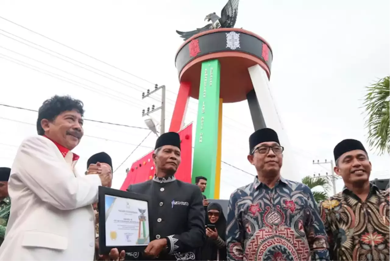 Tugu Kongres Santri Pancasila Simbol Tegaknya Pancasila Di Tanah