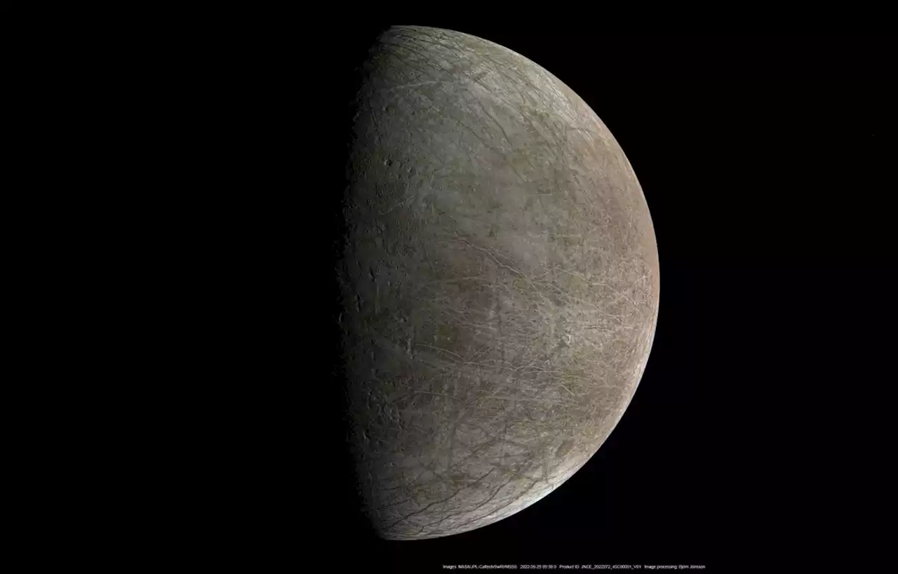 Mysterious Europa Gets an Extreme Closeup From NASA's Juno Probe