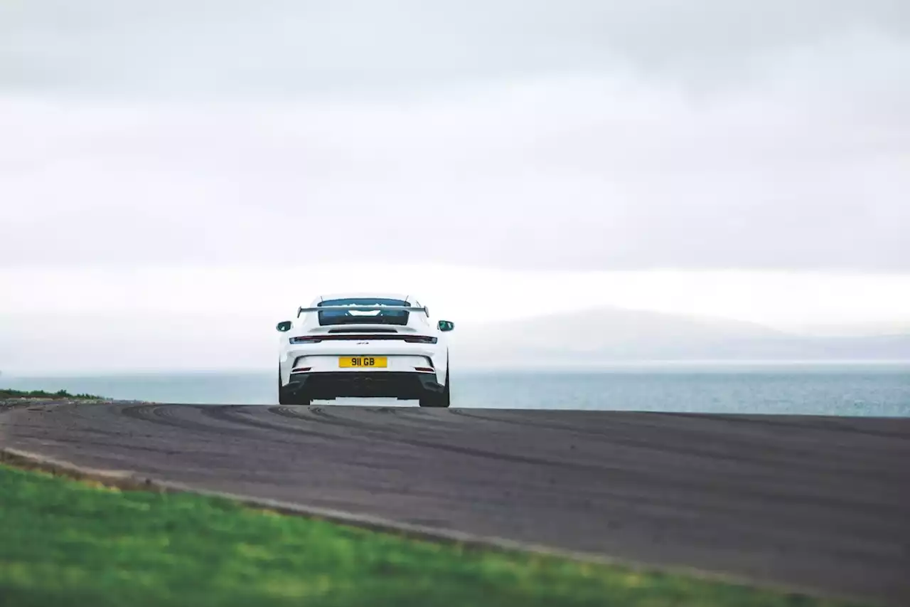 Track battle: 2021 Porsche 911 GT3 vs Lamborghini Huracan STO | Autocar