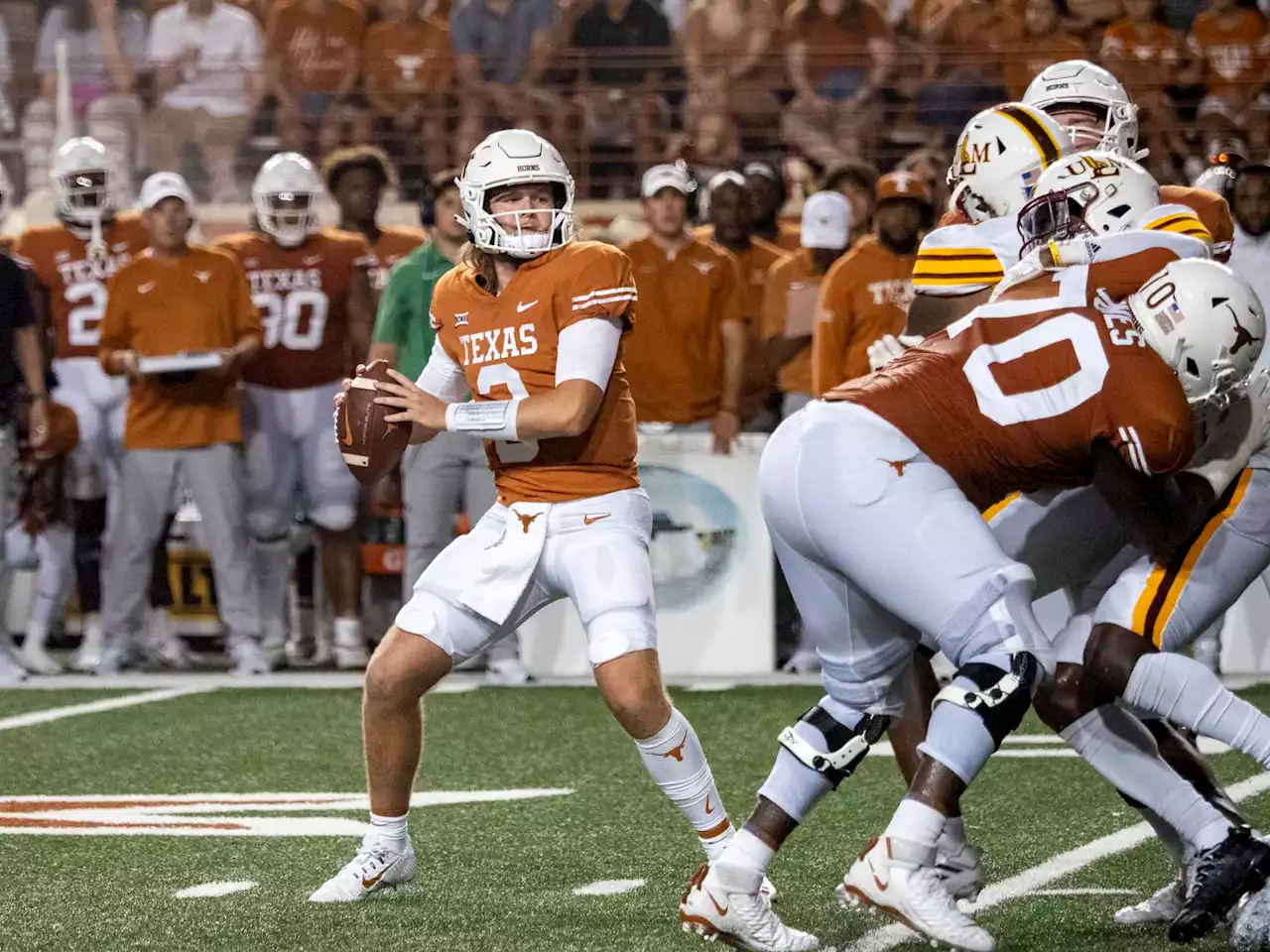 Longhorns rout ULM in Quinn Ewers' debut