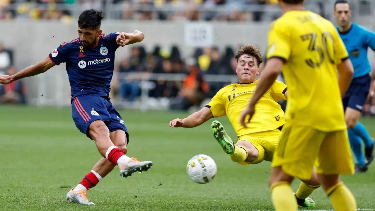 Slonina makes 9 saves in Chicago Fire's scoreless draw with Crew