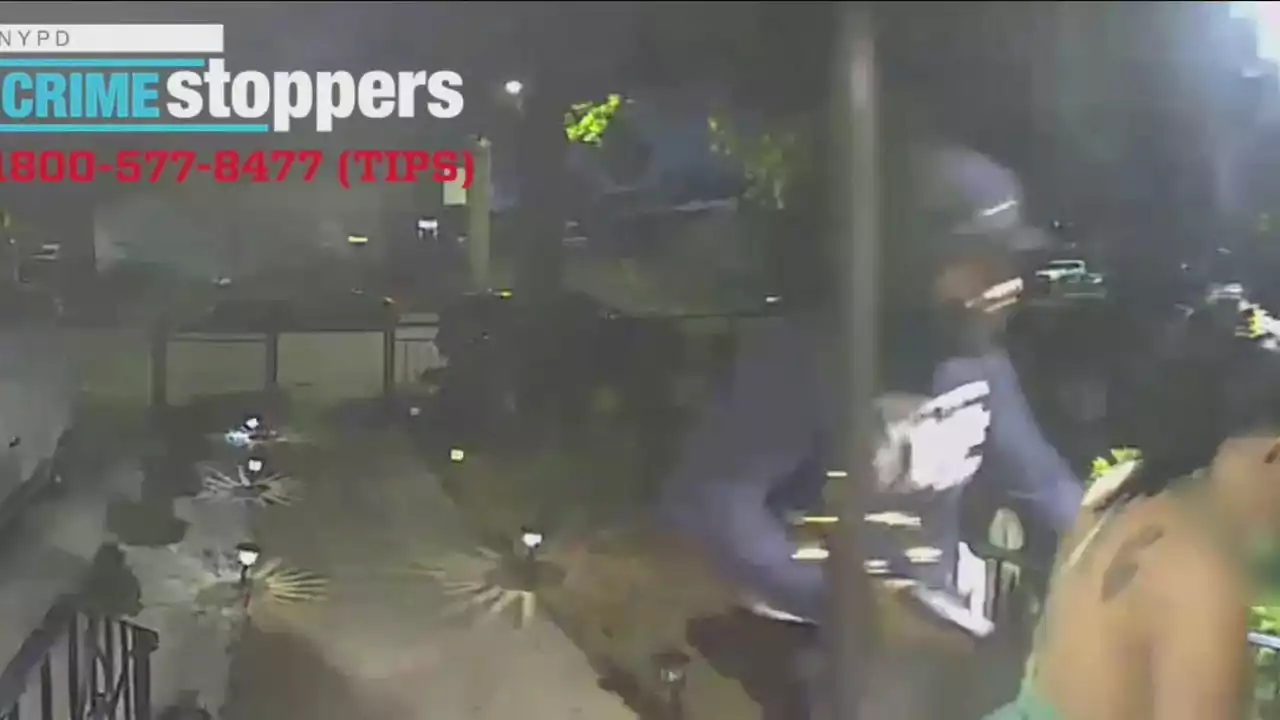 Video: Robbers steal over $25,000 in Queens gunpoint home invasion