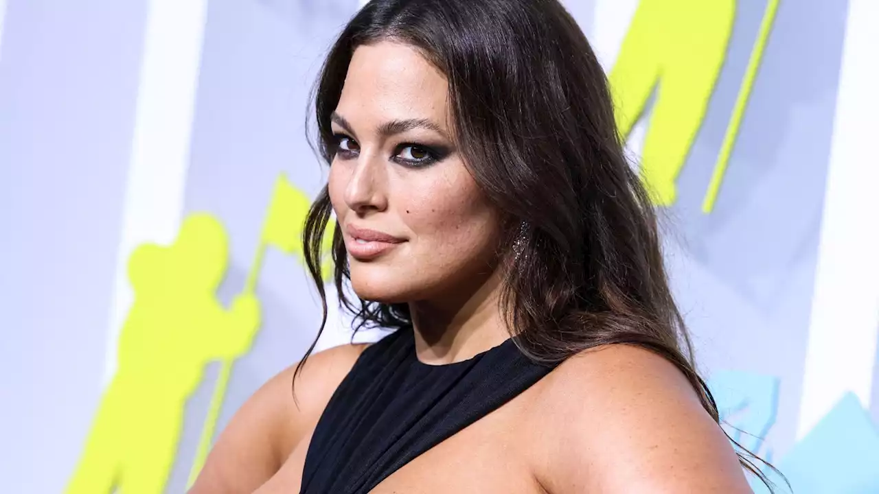 Ashley Graham, 34 ans, affiche sa cellulite sur les cuisses