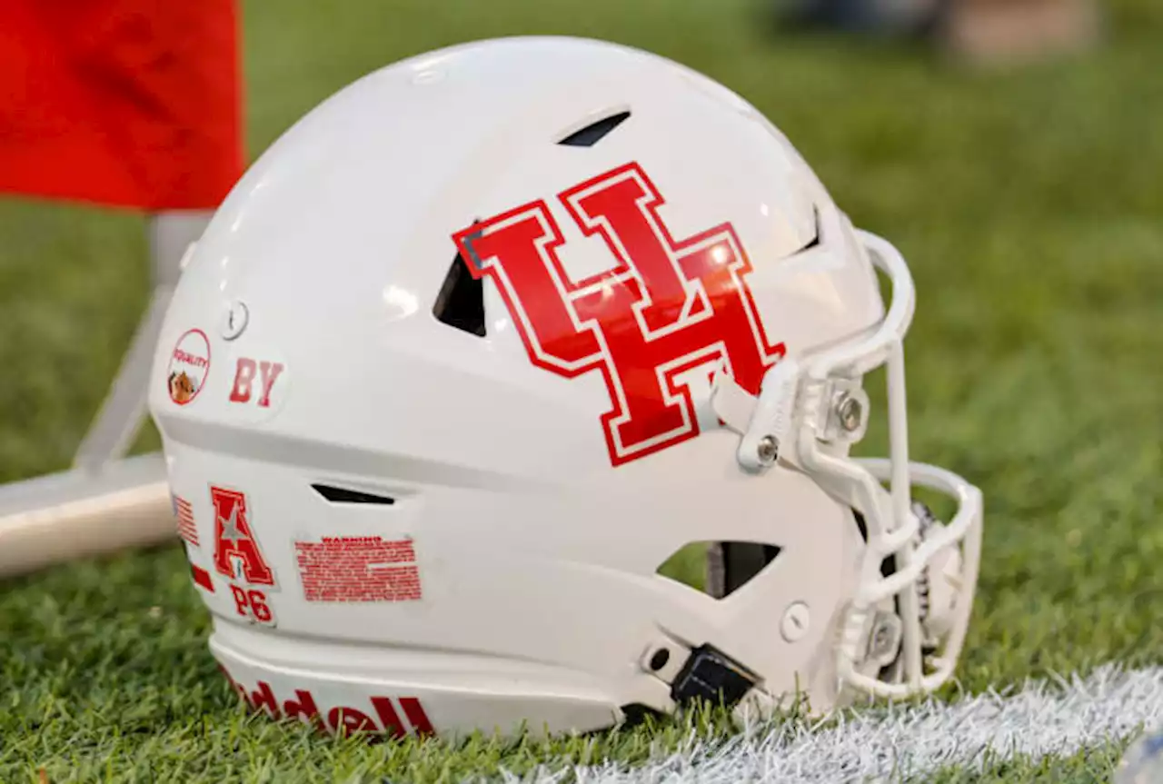 No. 24 Houston escapes with 37-35 victory over UTSA in 3 OTs