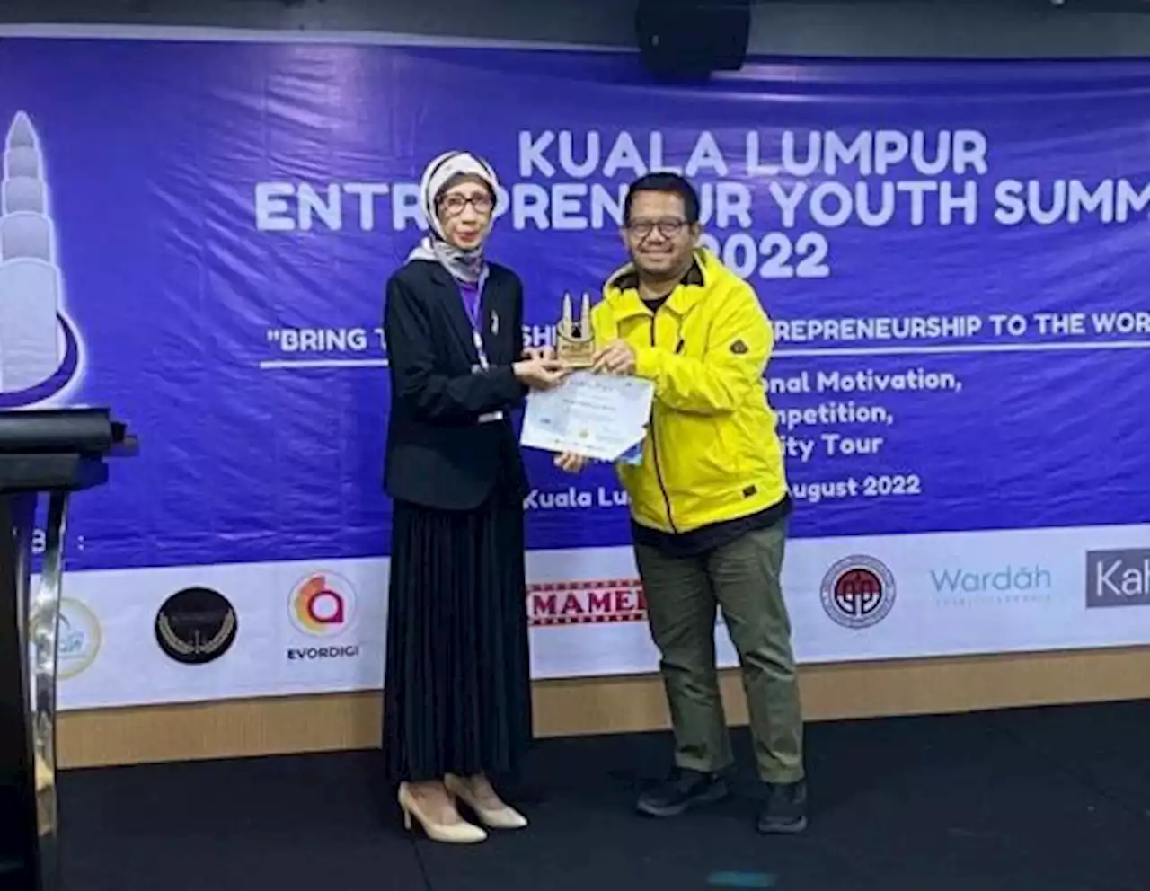 Mahasiswa UP Raih Juara 1 Kuala Lumpur Entrepreneur Youth Summit 2022