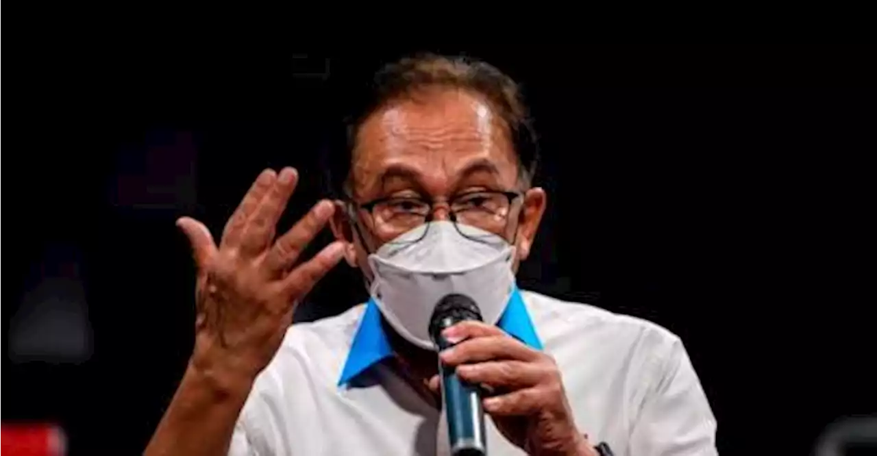 Anwar tells cops to stop harassing Rafizi