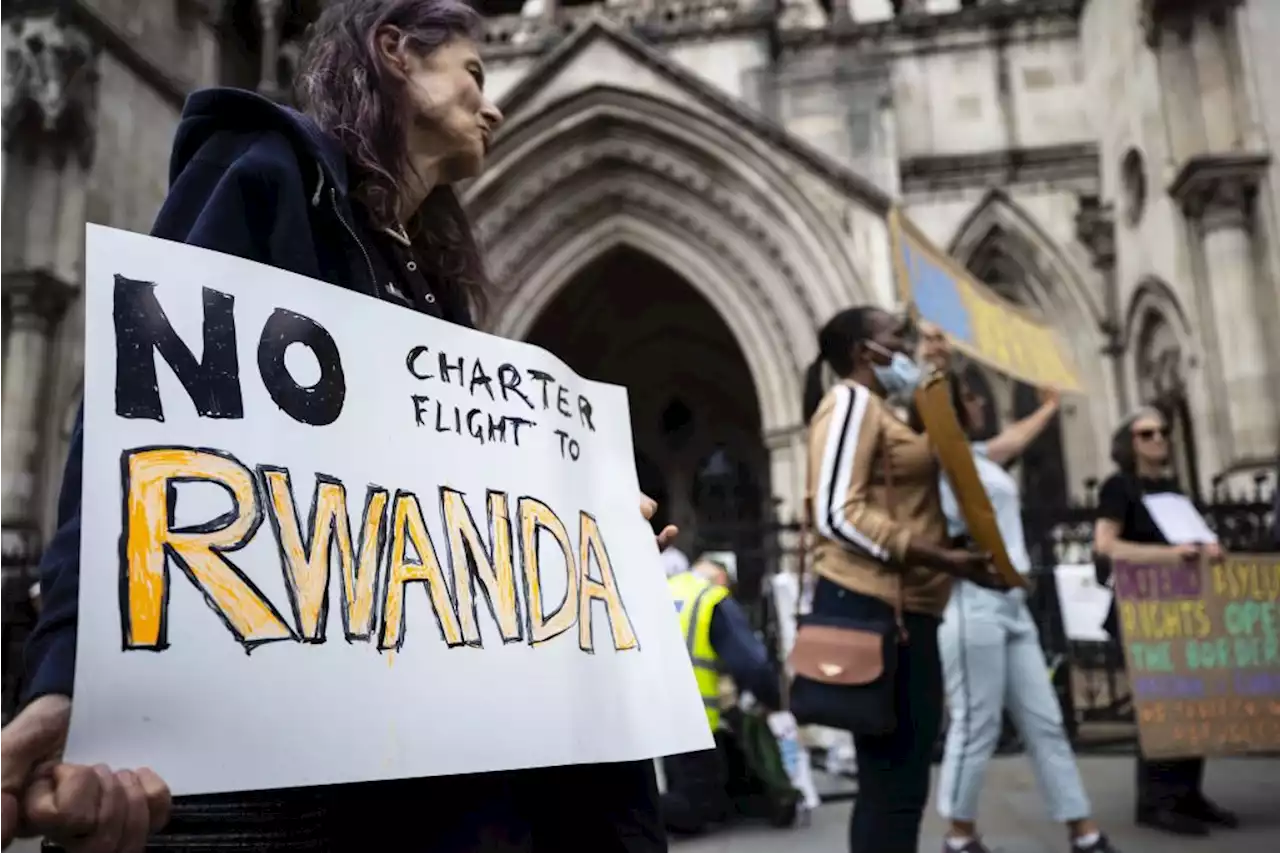 Protesters blast Home Office attempt at second Rwanda flight