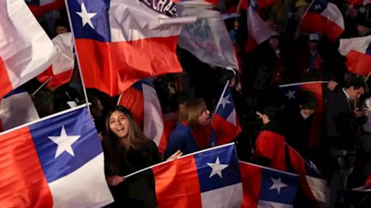 Chileans begin voting to decide on new constitution