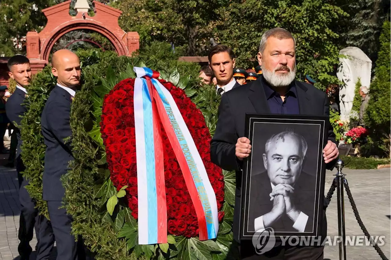 고르바초프 장례식에 수천명 추모…푸틴은 불참(종합3보) | 연합뉴스