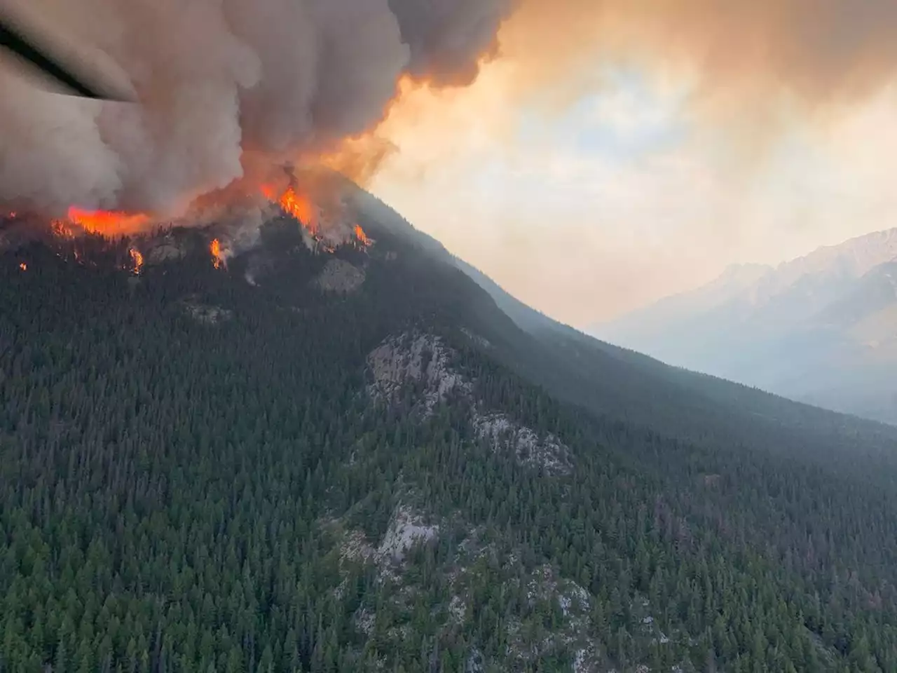 Parks Canada warns of potential power outages as Jasper area fire triples in size