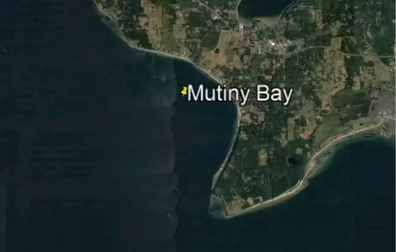 Float plane carrying 9 crashes in Mutiny Bay off Whidbey Island