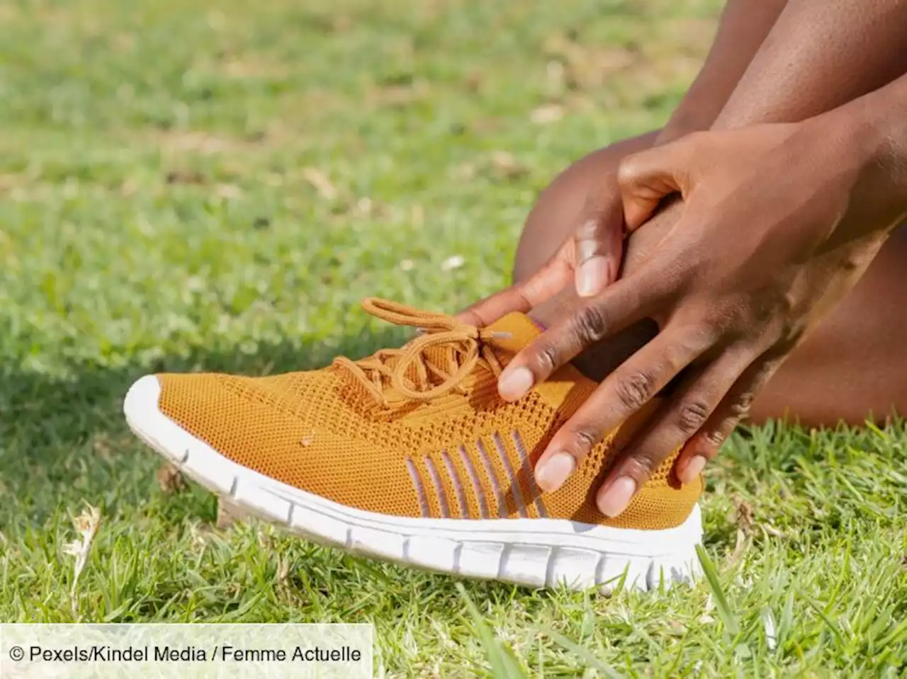 Entorse du pied : symptômes, gonflé ou sans gonflement, traitement, durée