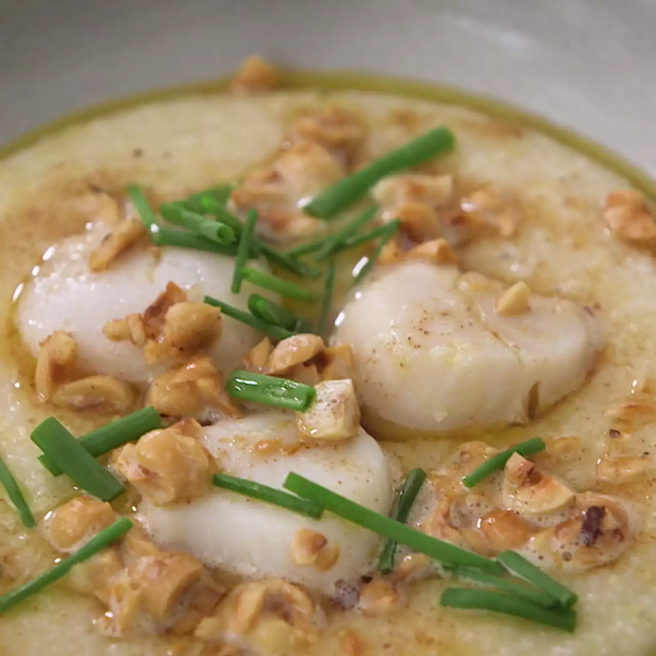 Sancerre-Poached Scallops with Soft Grits Recipe