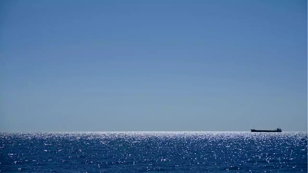 Rescatan con vida a una bañista en Barcelona tras 6 horas desaparecida en el mar