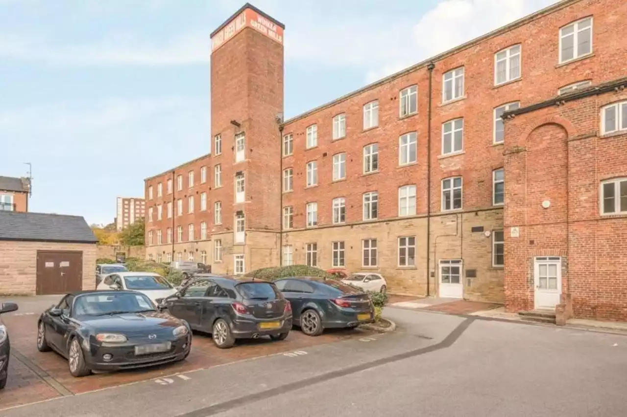 Look inside this spacious Leeds apartment on the market for just £100,000