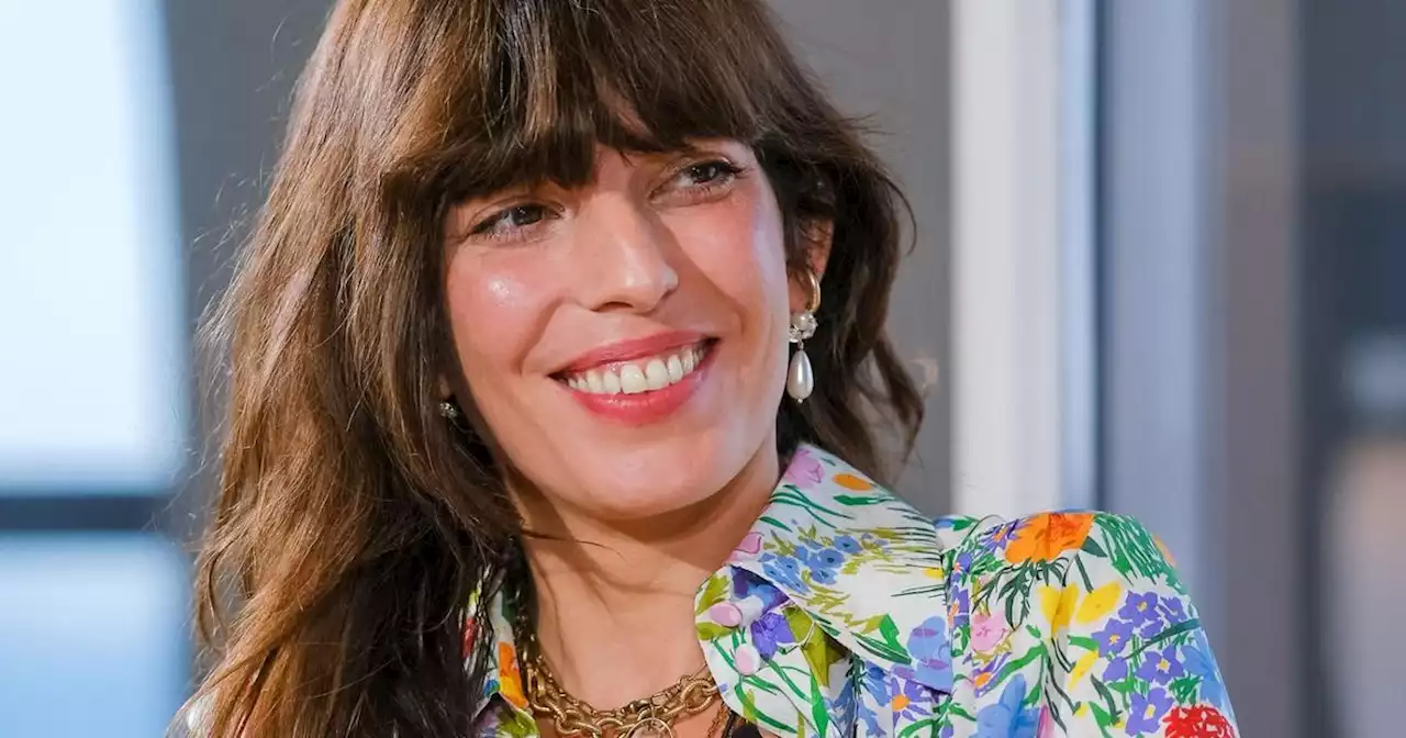 Torse nu et bébé dans les bras : le selfie de Lou Doillon un mois après son accouchement