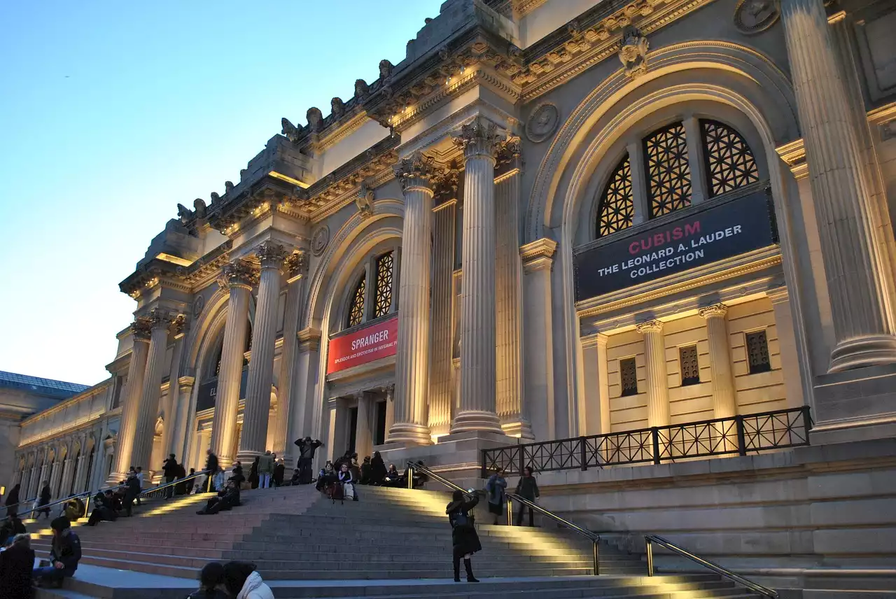 Investigators Seize Two Dozen Artifacts From The Met