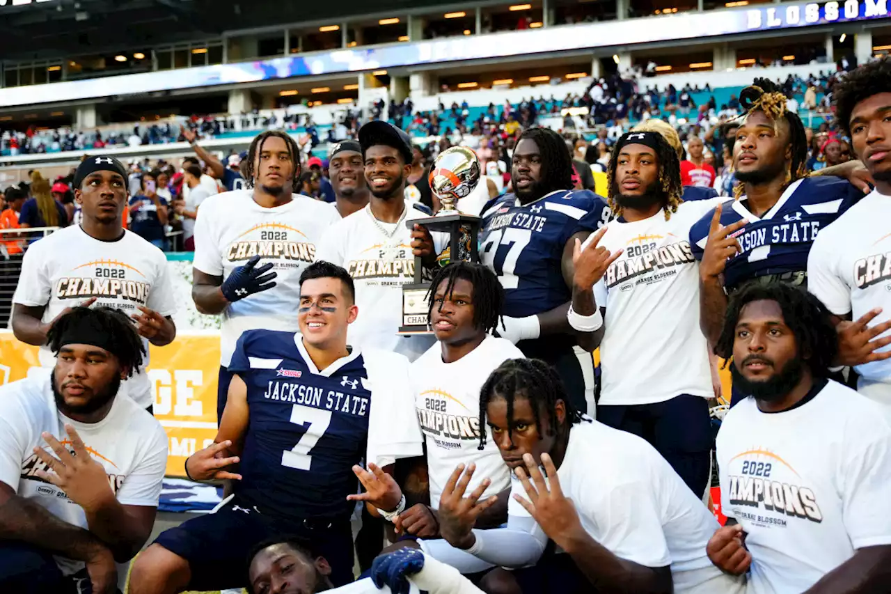 Deion Sanders and Jackson State win opener amid water crisis