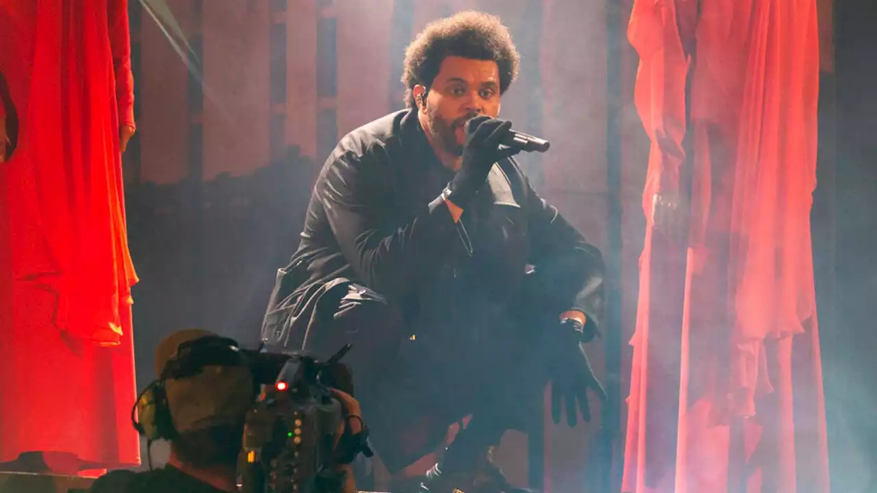 The Weeknd cancels concert after losing his voice mid-song during show