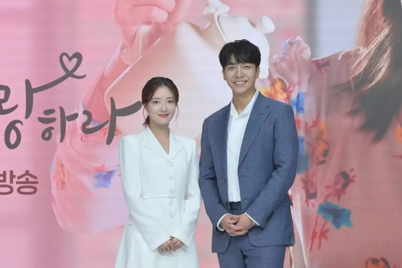 Lee Se Young And Lee Seung Gi Share Affection For Their “The Law Cafe” Characters, Talk About Reuniting After 4 Years, And More