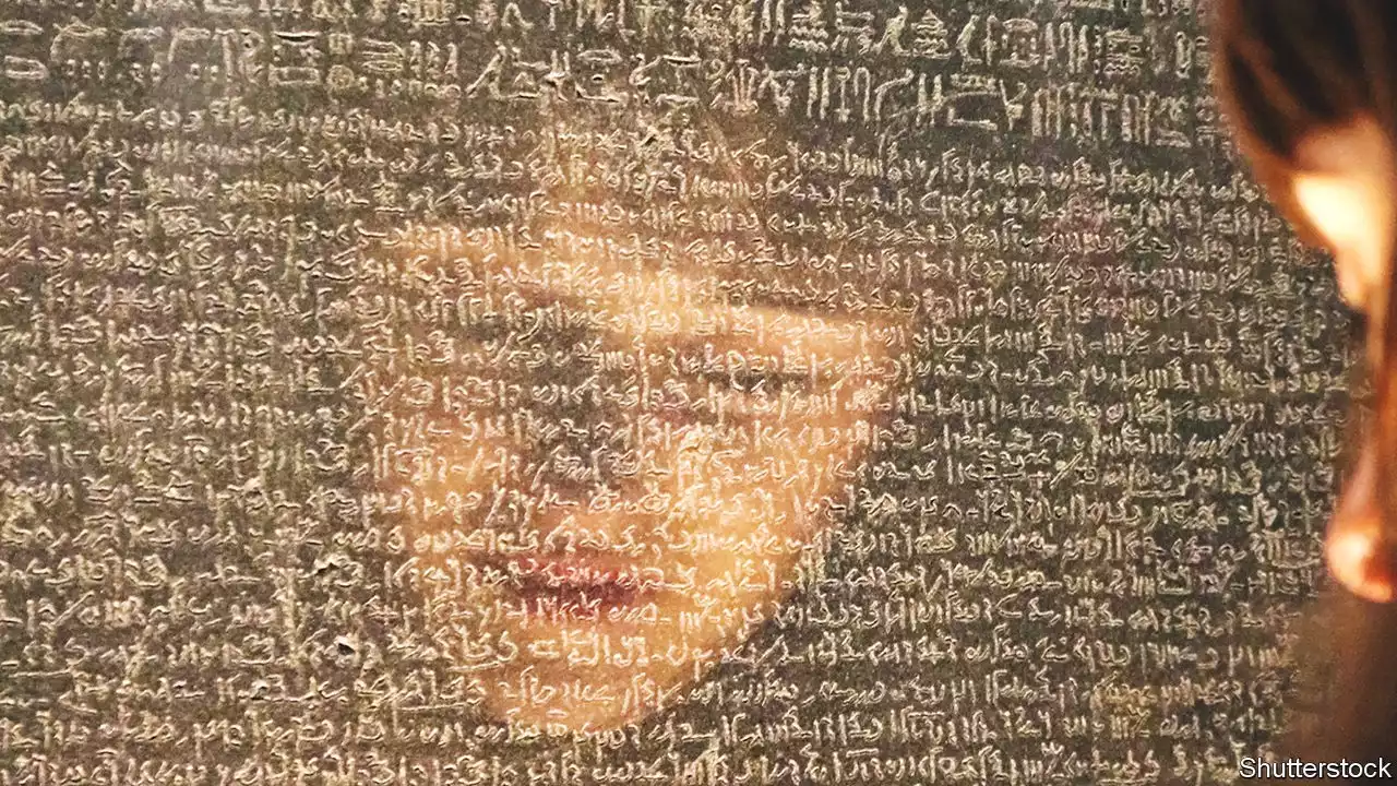 Egyptians want Britain to return the Rosetta Stone