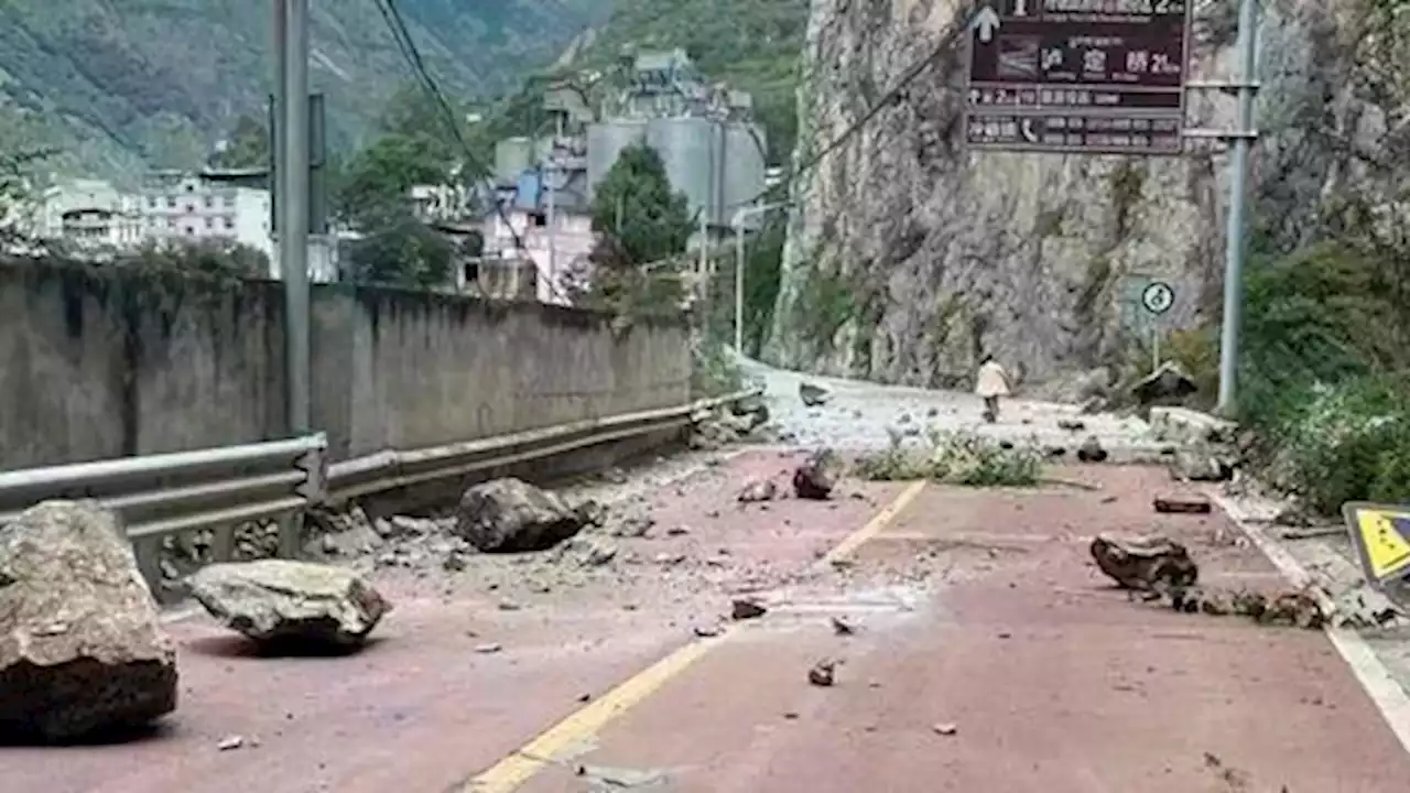 Death toll from strong China quake mounts as rescue efforts begin